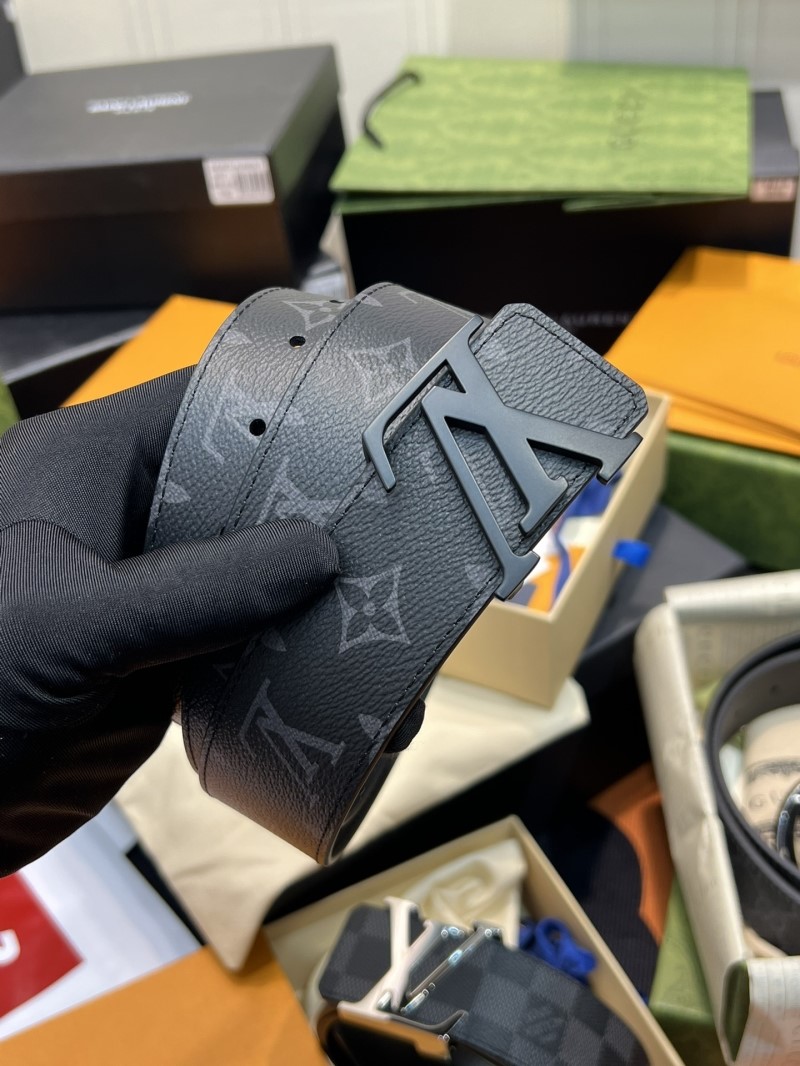 l0vis Vvtt0n belts